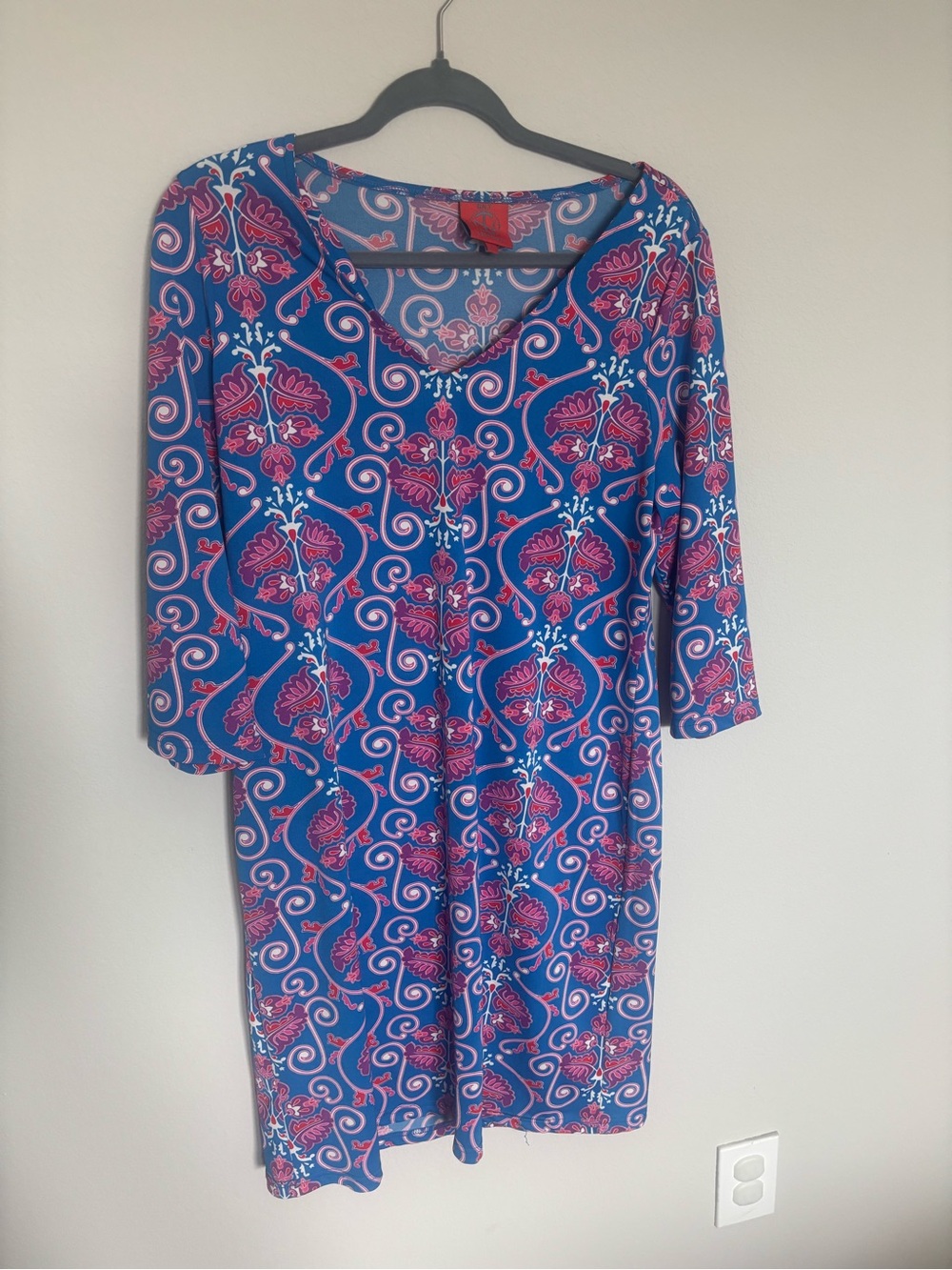 Tracy Negoshian Blue and pink damask v neck shift dress